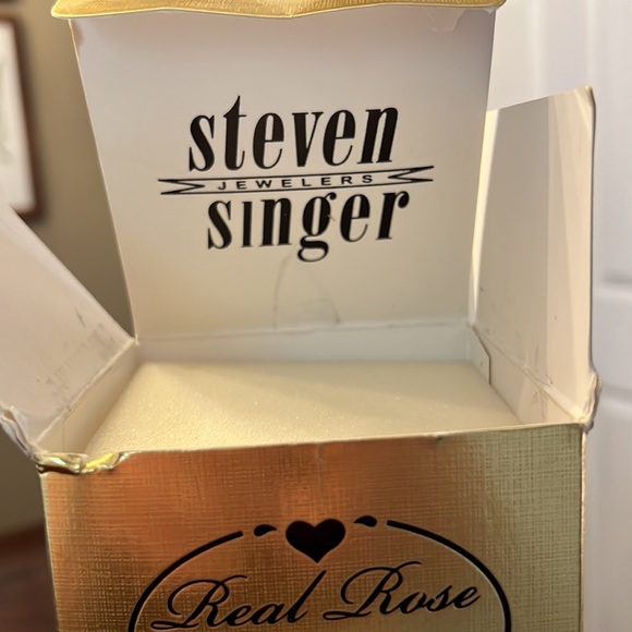 Rose Preserved and Dipped in 24K Gold - Picture 2 of 4